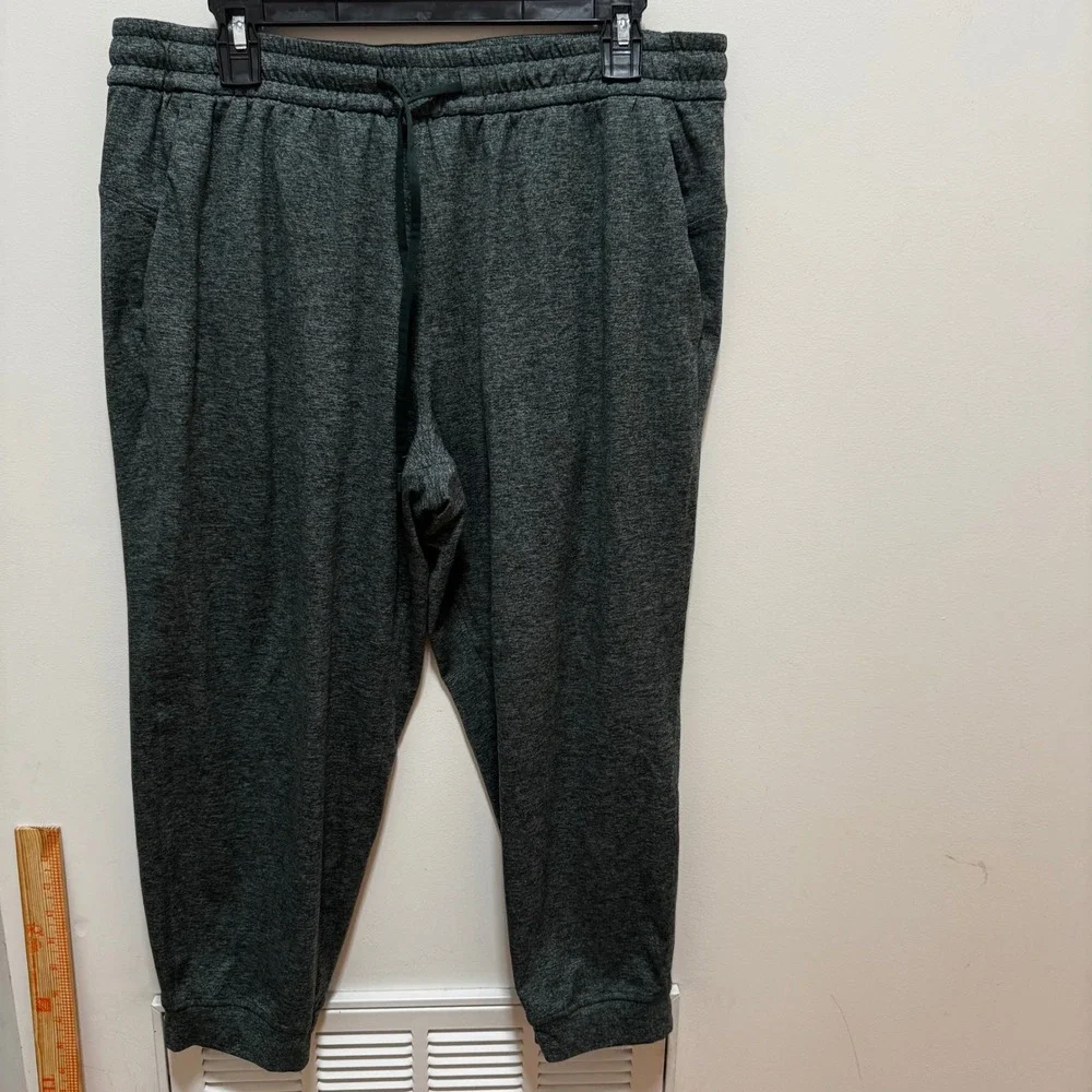 Lululemon Soft Jersey classic fit  mid-rise Jogger Green Heathered Cropped Pants